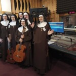 Zespół w reżyserce, po zakończonych nagraniach